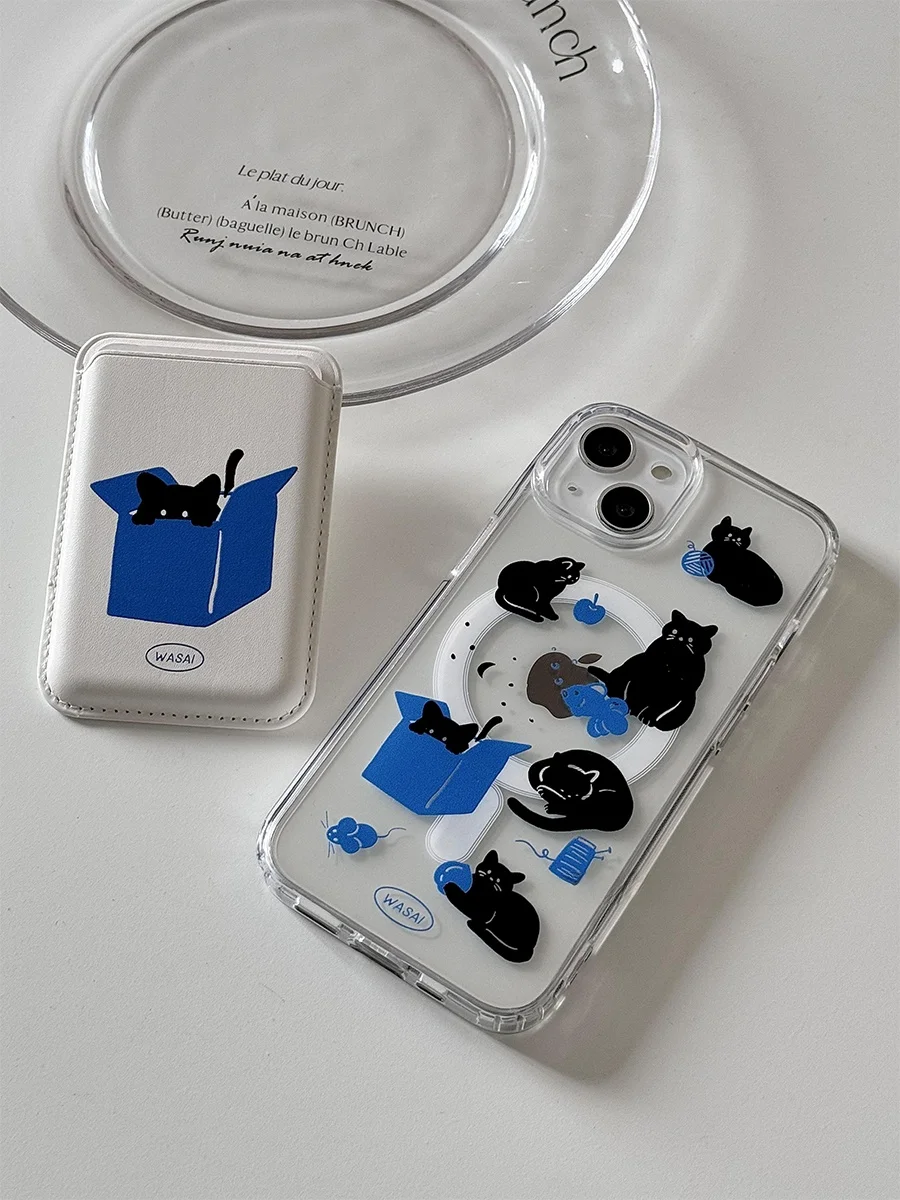 個性的黒猫イラスト磁気吸着カードケース：iPhone対応の透明アクリルケースの実用性と設計哲学