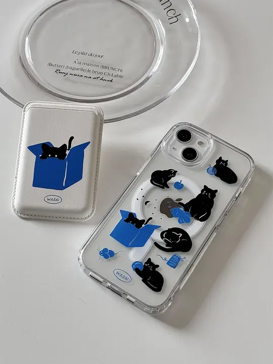 個性的なデザインの黒猫イラスト磁気吸着カードケース【透明アクリル・iPhone対応】