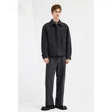 深灰色のスーツパンツ【高級感・通勤・カジュアル】