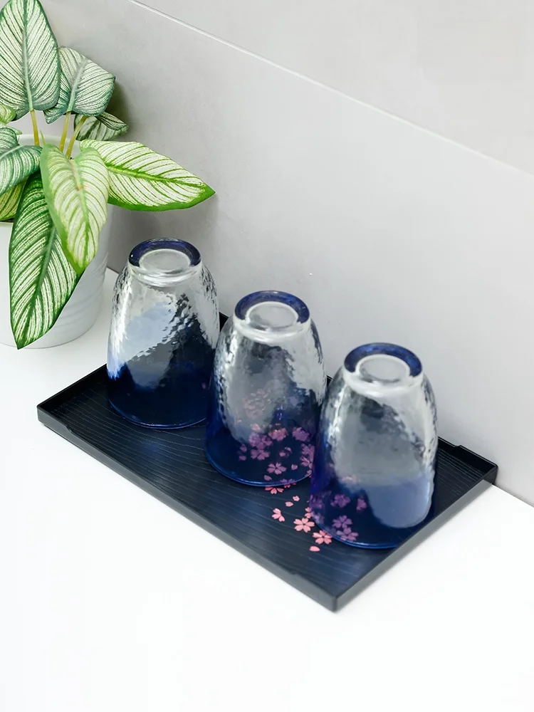 パレット プラスチックを選ぶべき理由は？木材と比べてどんな違いがあるの？