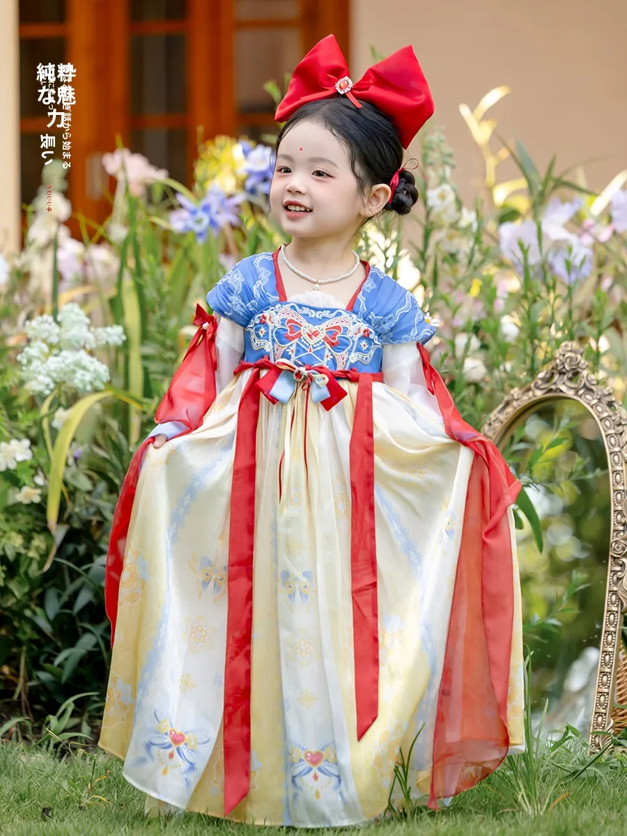 白雪の古風な襦裙 子供用漢服：お正月に着る伝統服の選定基準と実際の着用体験