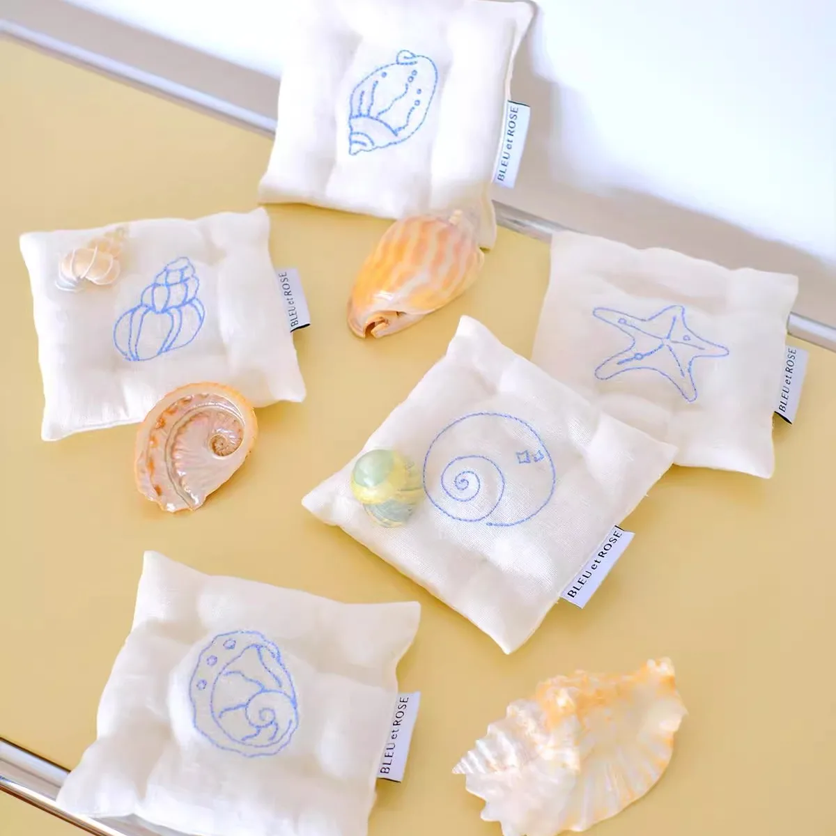 フランス風刺繍リネンテーブルクロスとコースターの基本的な使い方