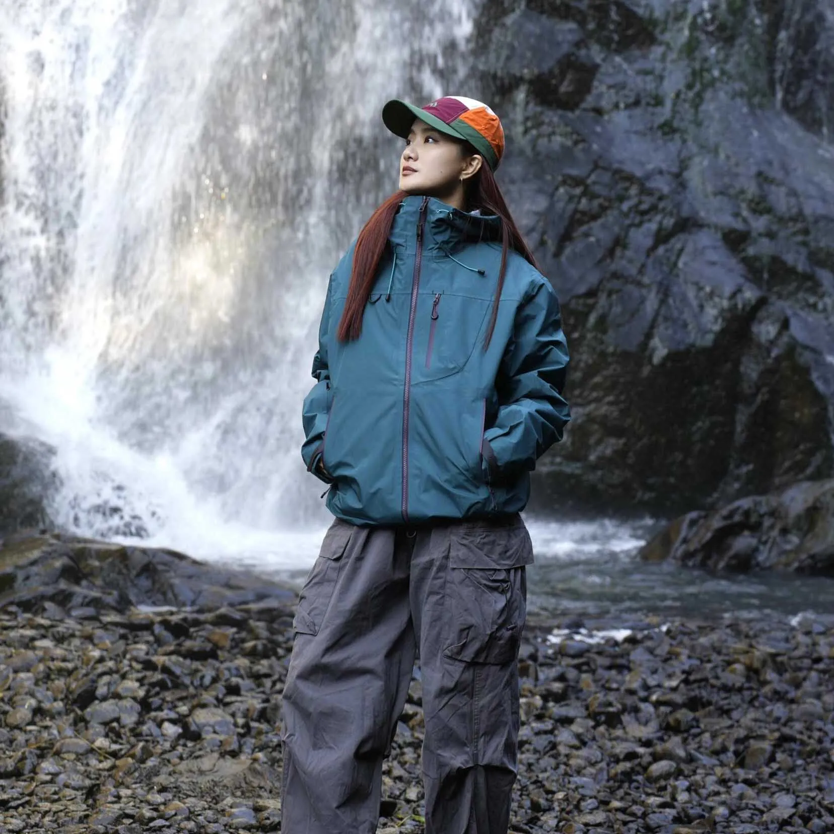 春秋用男女兼用アウトドアジャケット【防風・防水・登山・キャンプ対応】