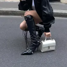尖った先端のスタッズ付きロングブーツ【細いヒール・ライダース風・ジッパーデザイン】