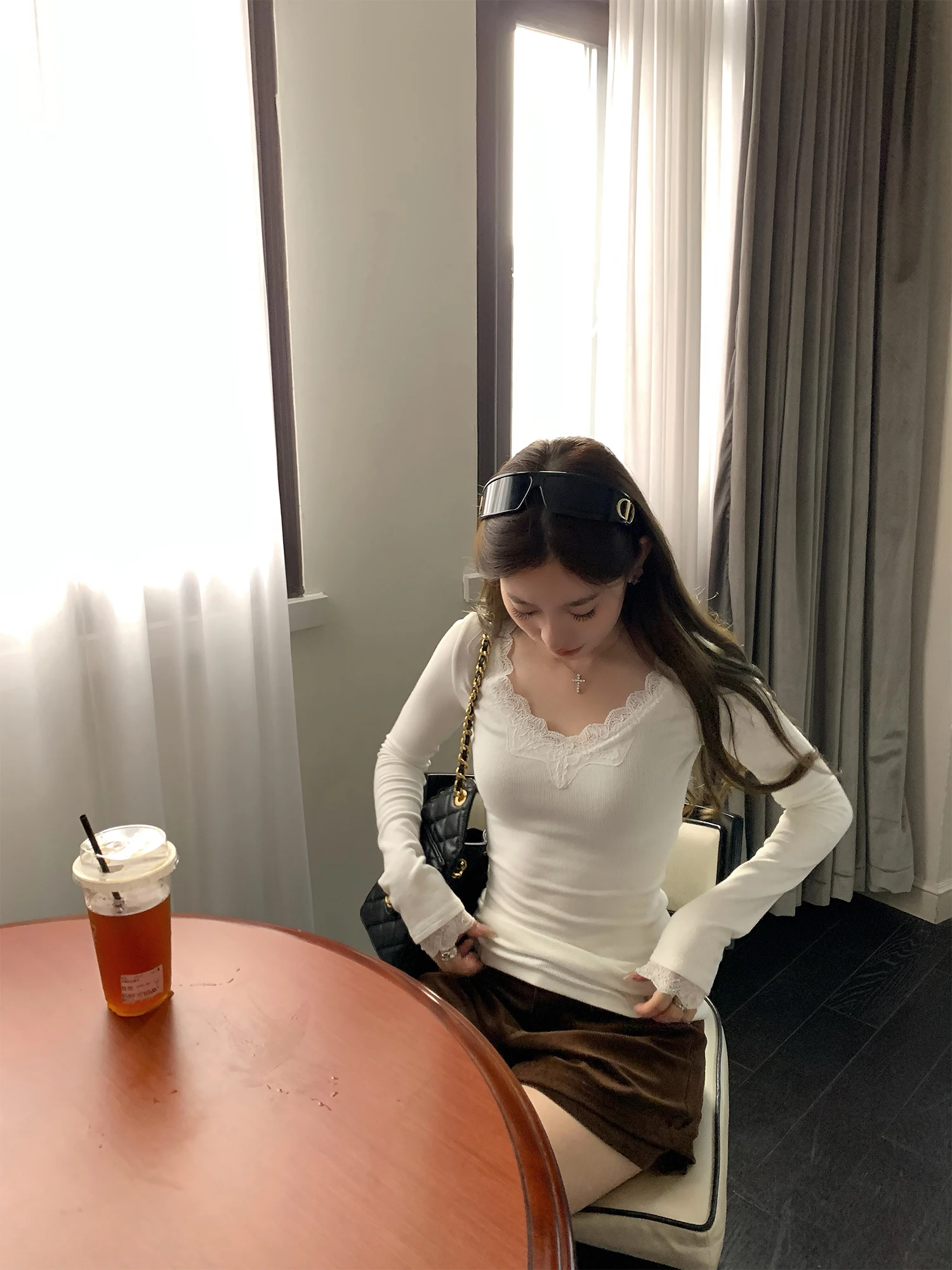 レースタートルネックとは？シンプルなデザインで実用性を実現する冬の着こなし