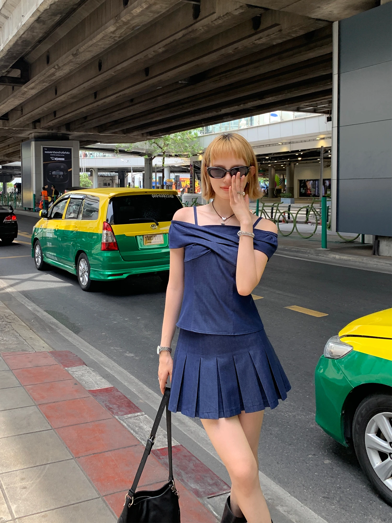 デートディナーに着る服は、カジュアルすぎるのとフォーマルすぎるのどっちがいいの？
