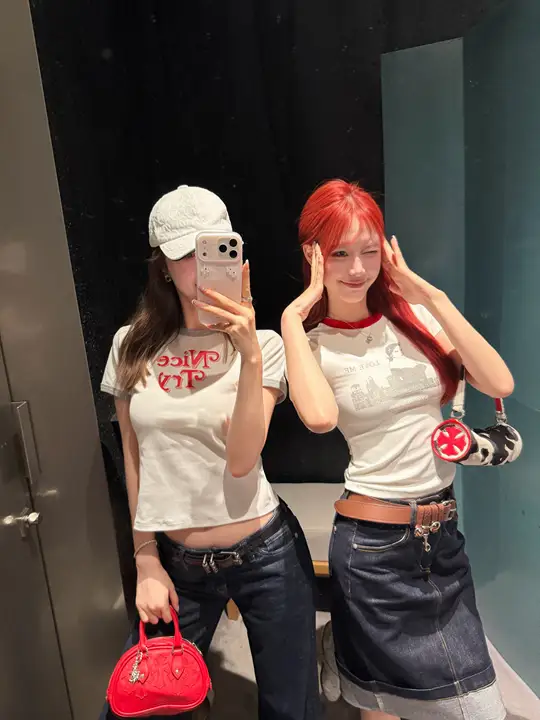 人像プリントTシャツ【デイリーダッシュ】とデニムスカート（セットアップ対応）