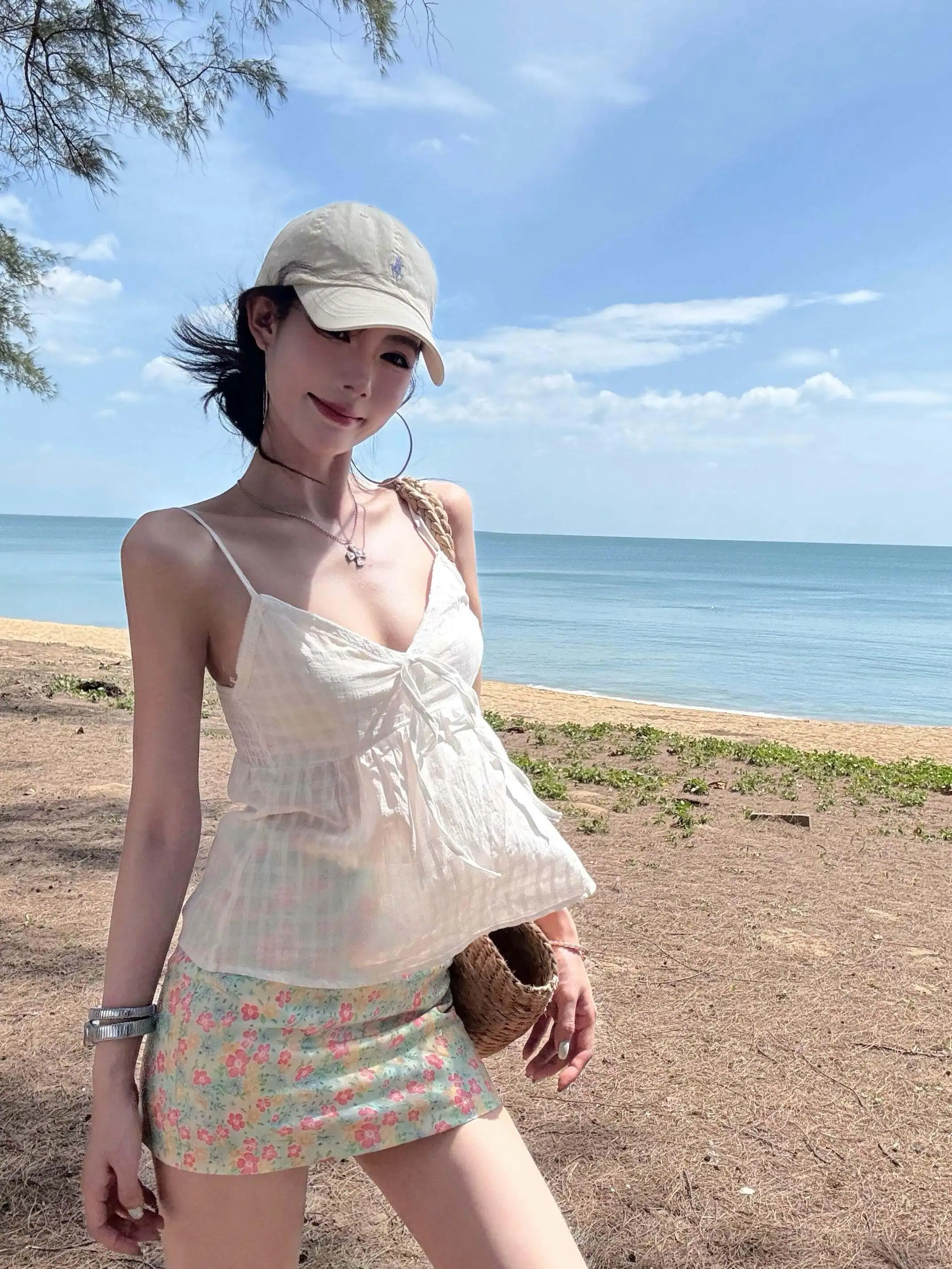 春夏用フラワープリントAラインスカート：40代・50代女性の夏旅行コーデに最適な高品質フレンチスタイル