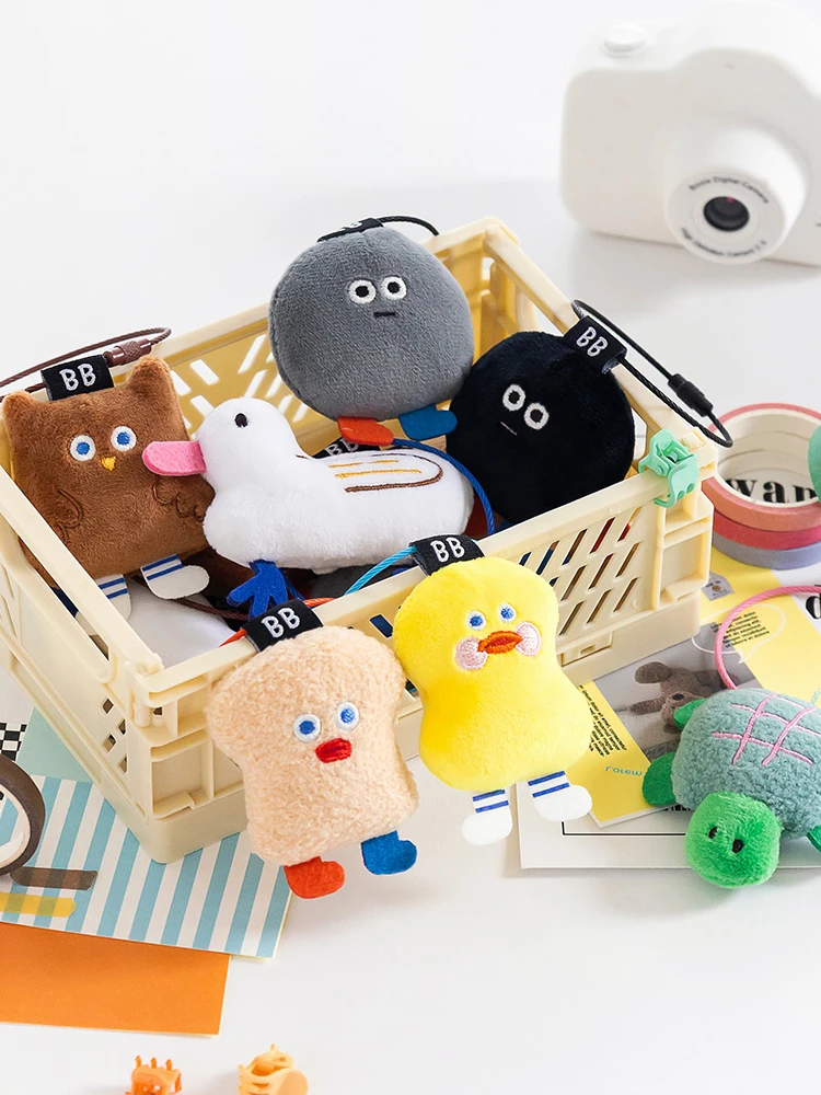 かわいいカートゥーンデザインのミニ毛むくじゃらキーチェーン：romaneブランドの小物アクセサリーが提供するデザインと実用性