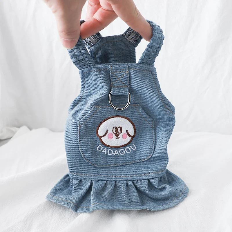 犬の散歩服装で迷うなら、春にぴったりのデニムサロペットドレスが答えです！