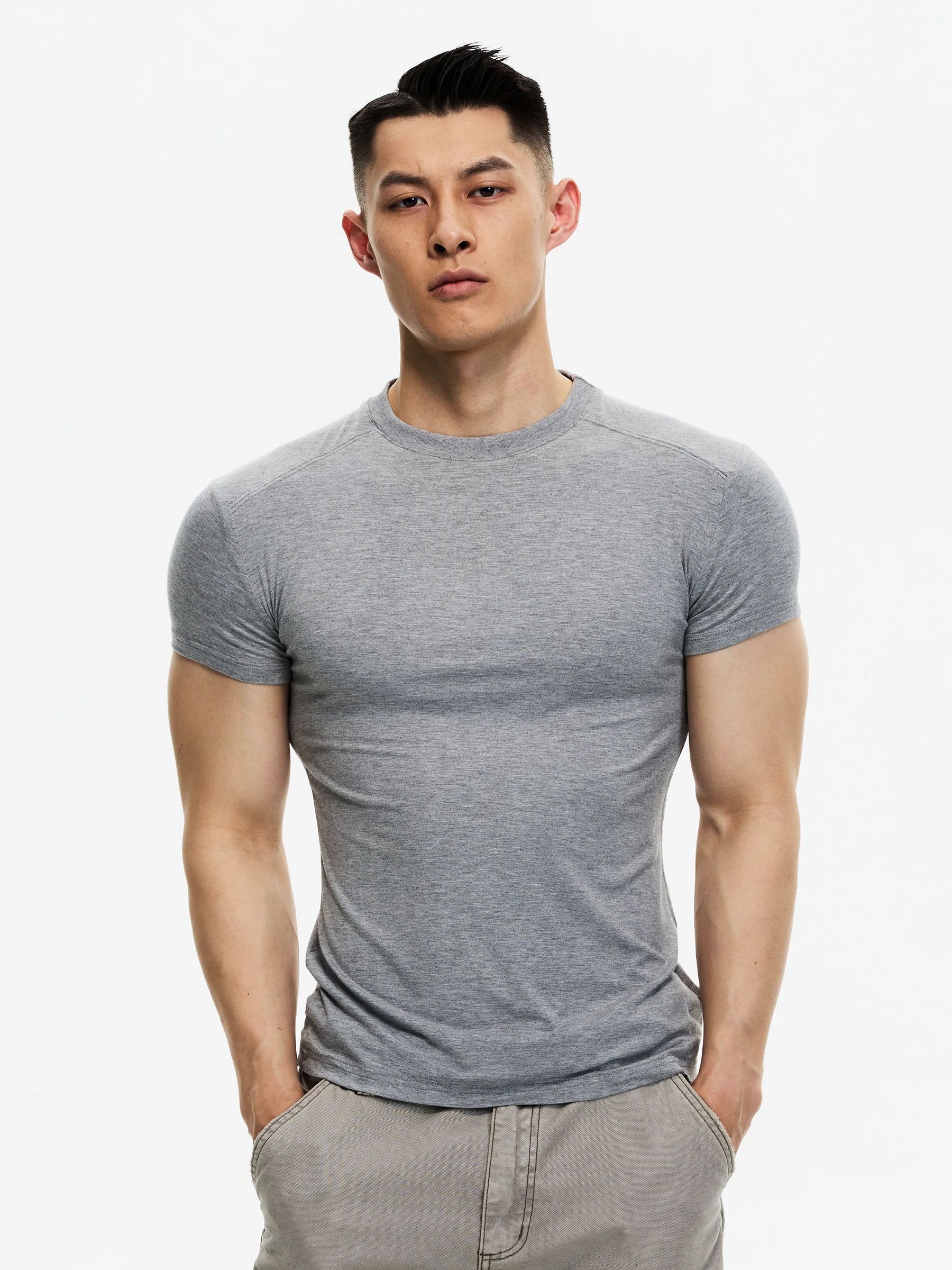 メンズTシャツが似合う体型選びで迷うなら、この1点で解決できる？