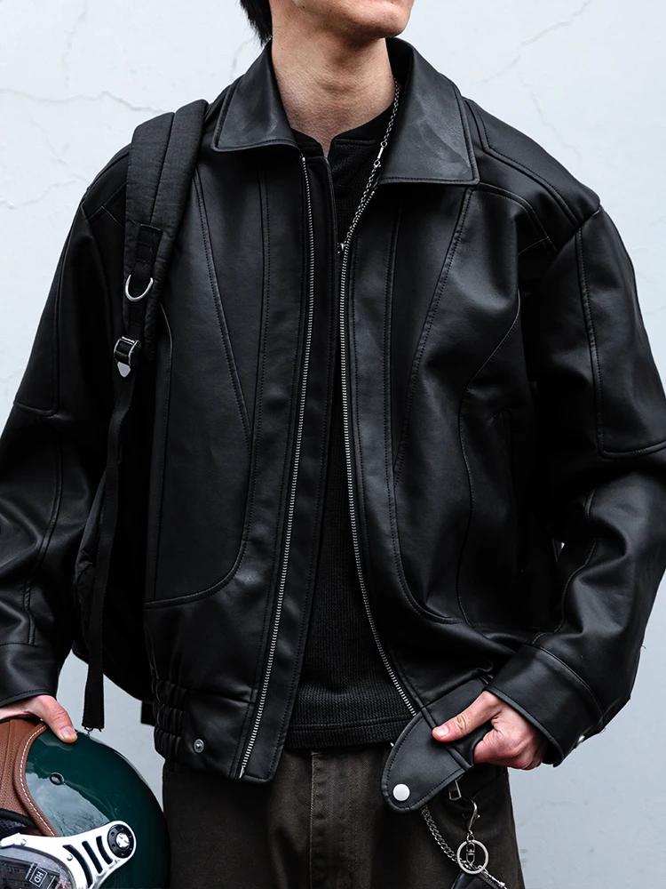 暗めのボクシーショートライダースジャケットで、どんな「かっこいい」を生み出せるの？