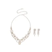 華やかな花モチーフの水滴パールネックレス＆ピアス【上品な雰囲気・軽やかなデザイン】（セットアップ対応）