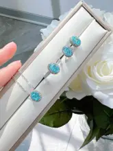 洗練されたデザインの海ブルーストーンピアス【925銀・ゴールドコーティング・高炭素ダイヤ仕様】