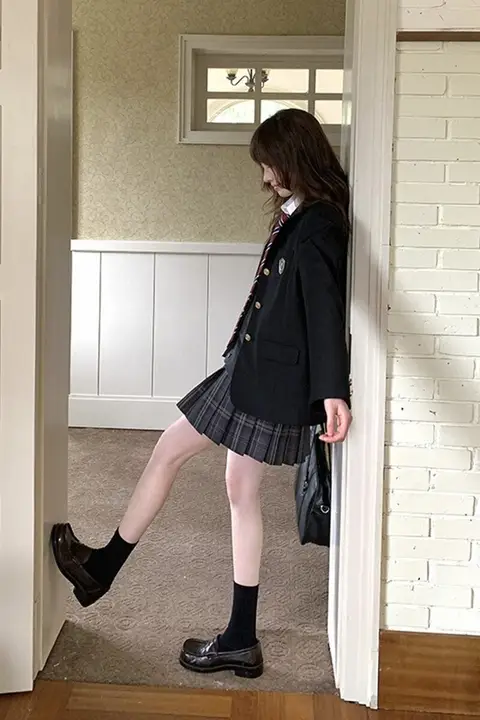 黒いジャケット【フィット感・学校制服風・スカート付き】（セットアップ対応）
