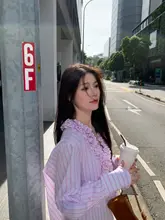 立体ギャザー付きVネックストライプシャツ【淡いピンク・女性用】