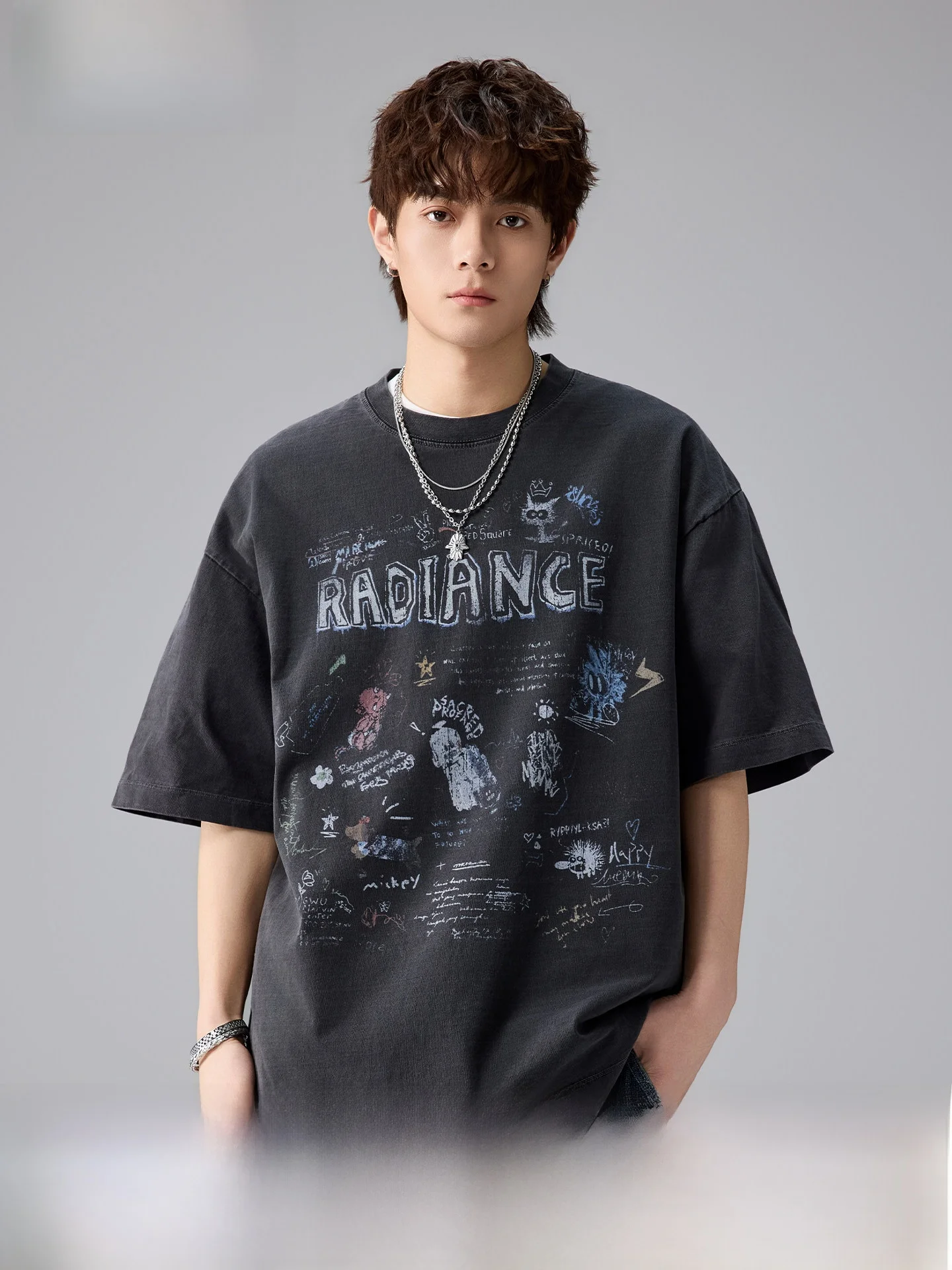グラフィックTシャツを選ぶときに迷うのは、どんなタイプか？