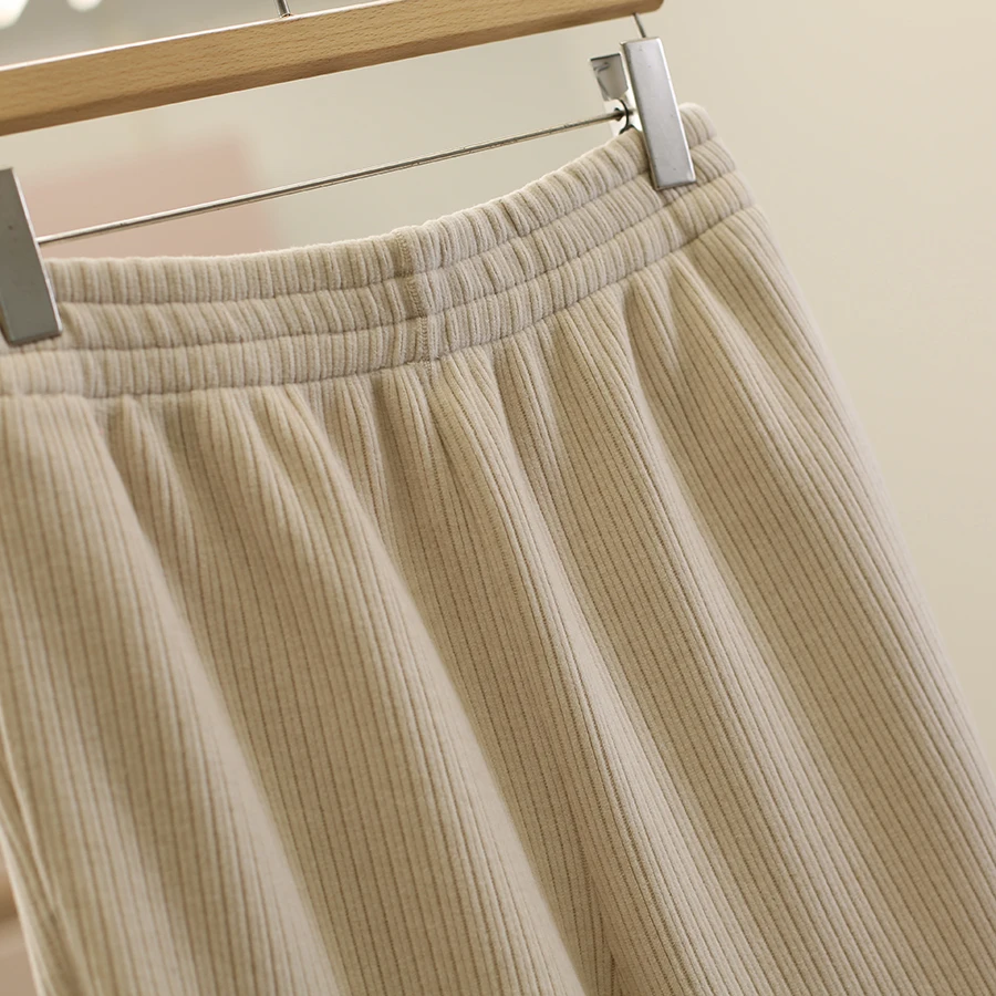 シルエットが綺麗なパンツ レディースはどう選ぶ？通勤からレジャーまで使える「リラクシングパンツ」の本物の使い方