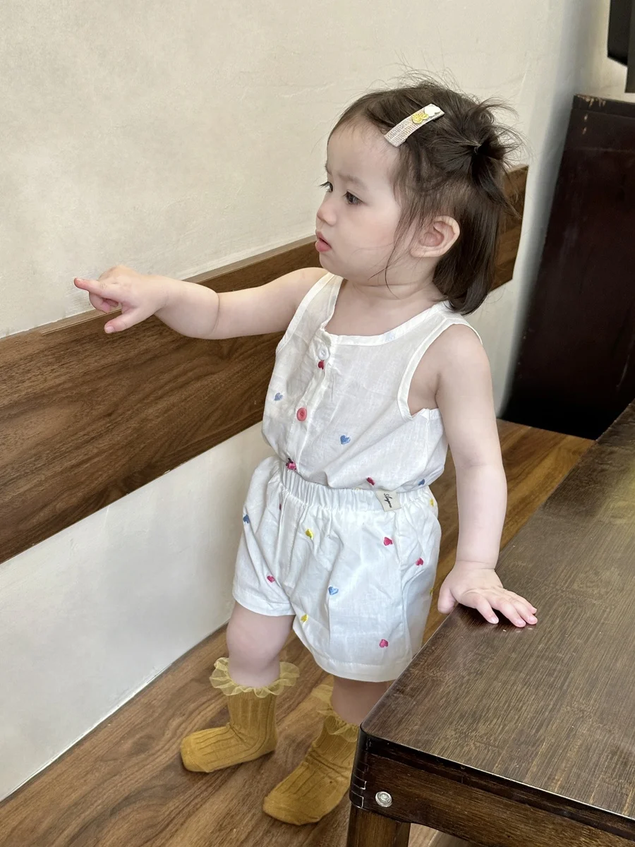 女の子用夏用薄手トップスとショートパンツセット：1歳半から3歳女児向けの快適なカジュアルスタイル
