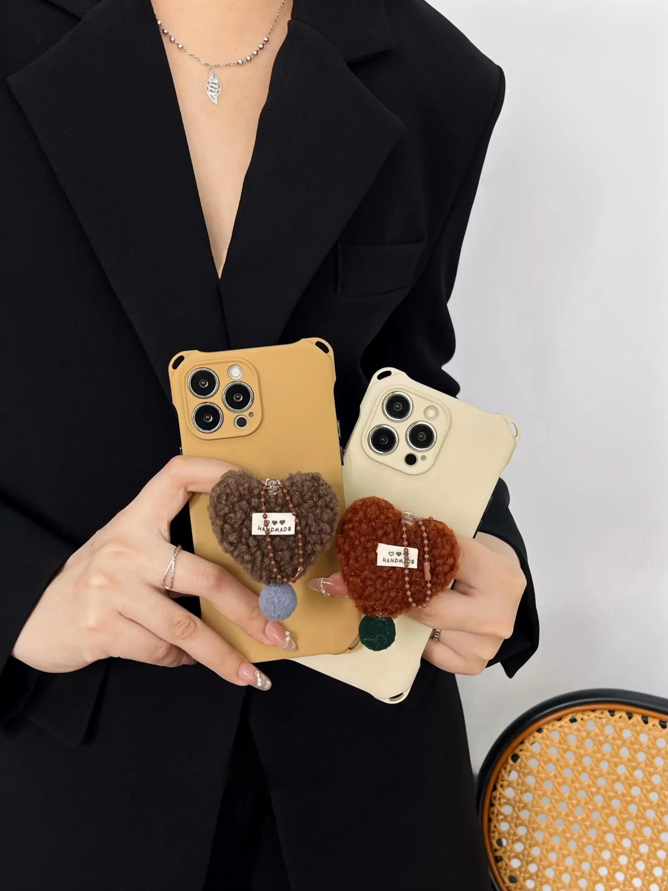 ふわふわハート型エアバッグスタンド付きスマホケースの使い方と実用性