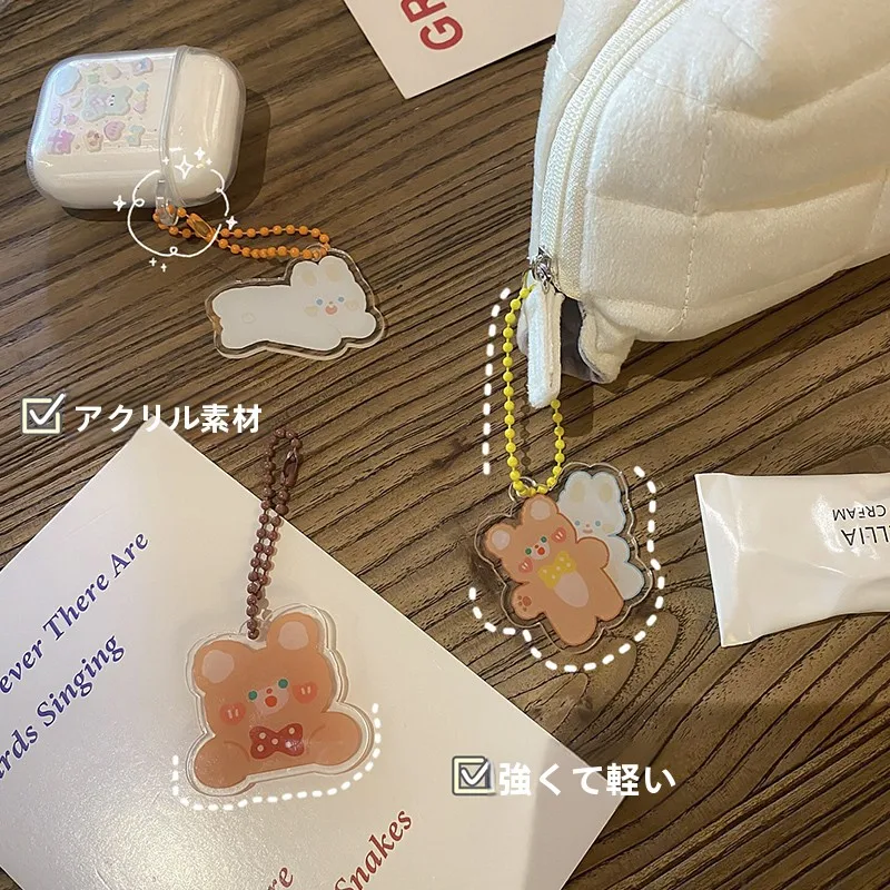 かわいいカートゥーンクマのキーホルダー：100均素材で手作りできるクリエイティブな肩掛けデザイン