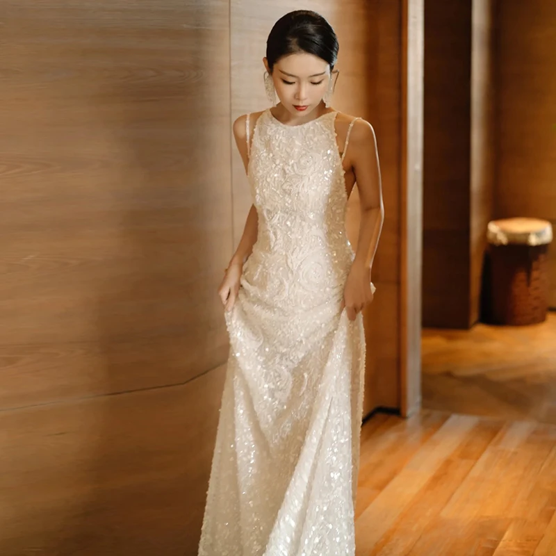結婚式に着る母親のフォーマルドレスはどう選ぶ？ワインレッドと白の違いは？