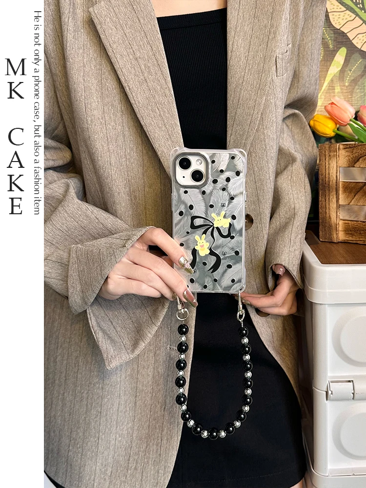 リボン付きドット柄フェザー風iPhone用ケース：斜め掛け可能でインスタ映えするガジェット おしゃれ の実用性