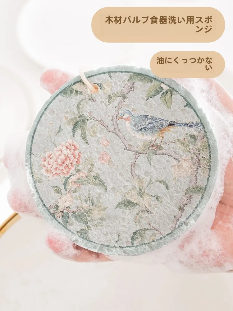 洗濯剤の香りが強いのはなぜ？花鳥デザインの木材パルプウエス洗浄スポンジが解決する、日常の台所の「臭い」問題とは