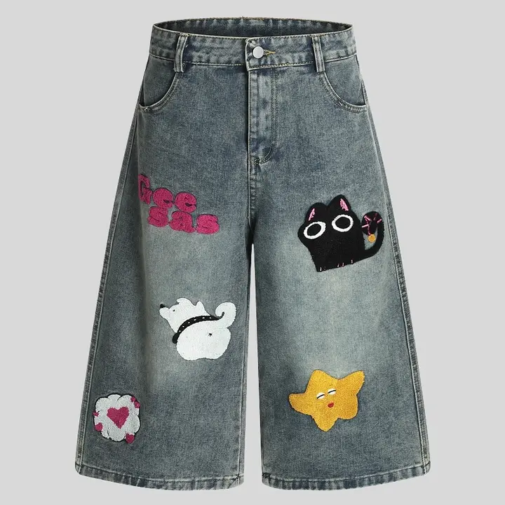 カジュアルデザインの刺繍デニムショートパンツ【ユニセックス・夏用・ワイドレッグ】（セットアップ対応）