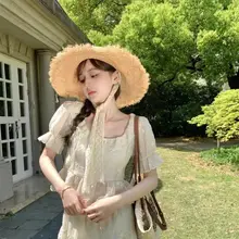 レースストラップ付きラフィア素材のつば広ハット【ビーチリゾート・夏用・丸型・フリンジデザイン】