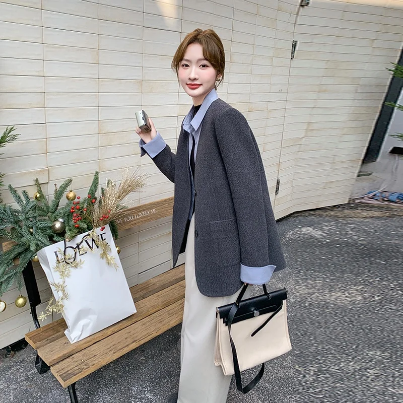 デザイン衿付き毛混ダウンコート：冬用オフィスカジュアルの保温性と着用シーンを徹底解説