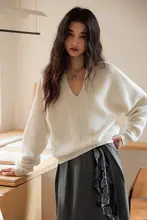 Vネックバットウィングスリーブニットセーター【秋冬用・ゆったりフィット・アルパカ風】