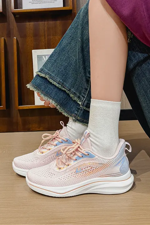 Warrior 軽量でクッション性のあるランニングシューズ【夏用・レディース・スポーティデザイン】