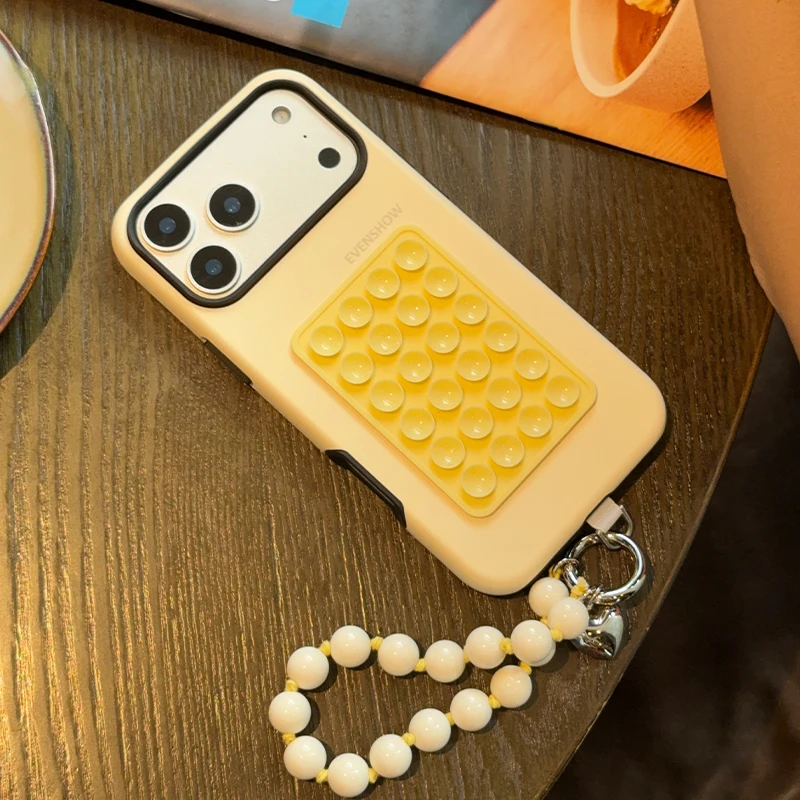 2026年スマホケースの流行は「小物のファッション」に？インスタ風のビーズチェーンケースが注目される理由
