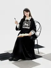 漢風刺繍入り方襟外套と馬面スカート