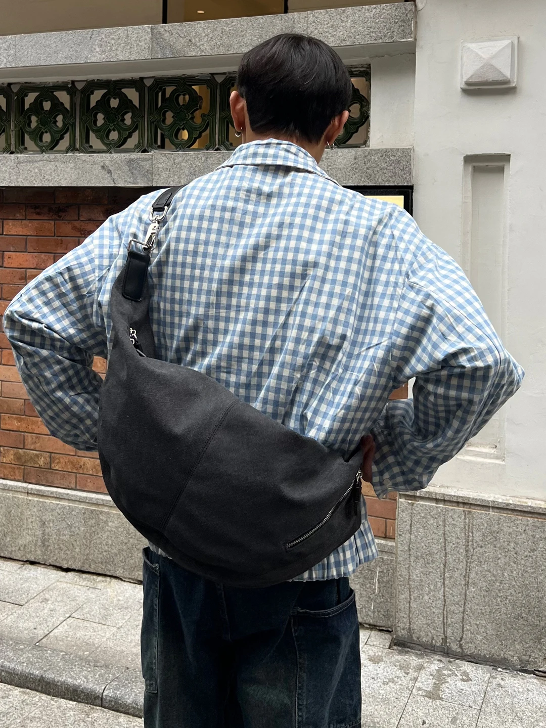 デートに使えるトートバッグは、男が選ぶべき「シンプルで通気性の良い帆布バッグ」は？