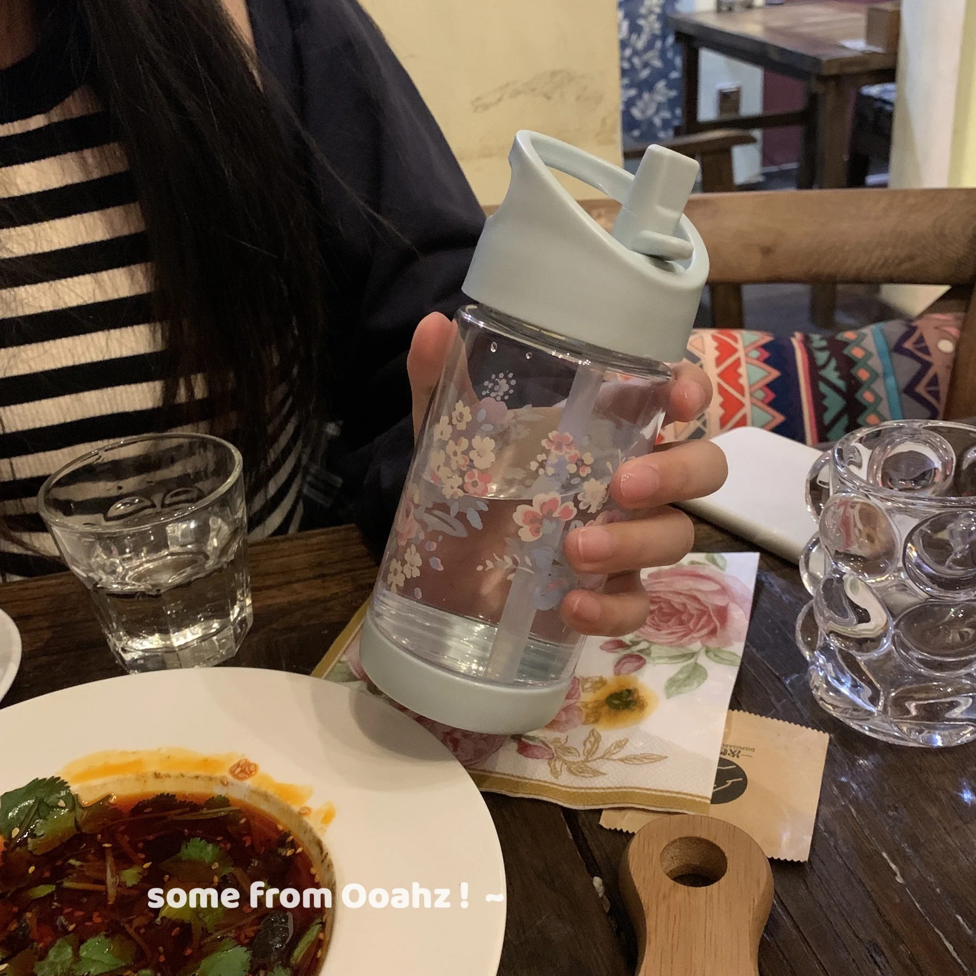 花柄トライタン製ウォーターカップ：吸管付き子供用380ml水筒の実用性と安全性