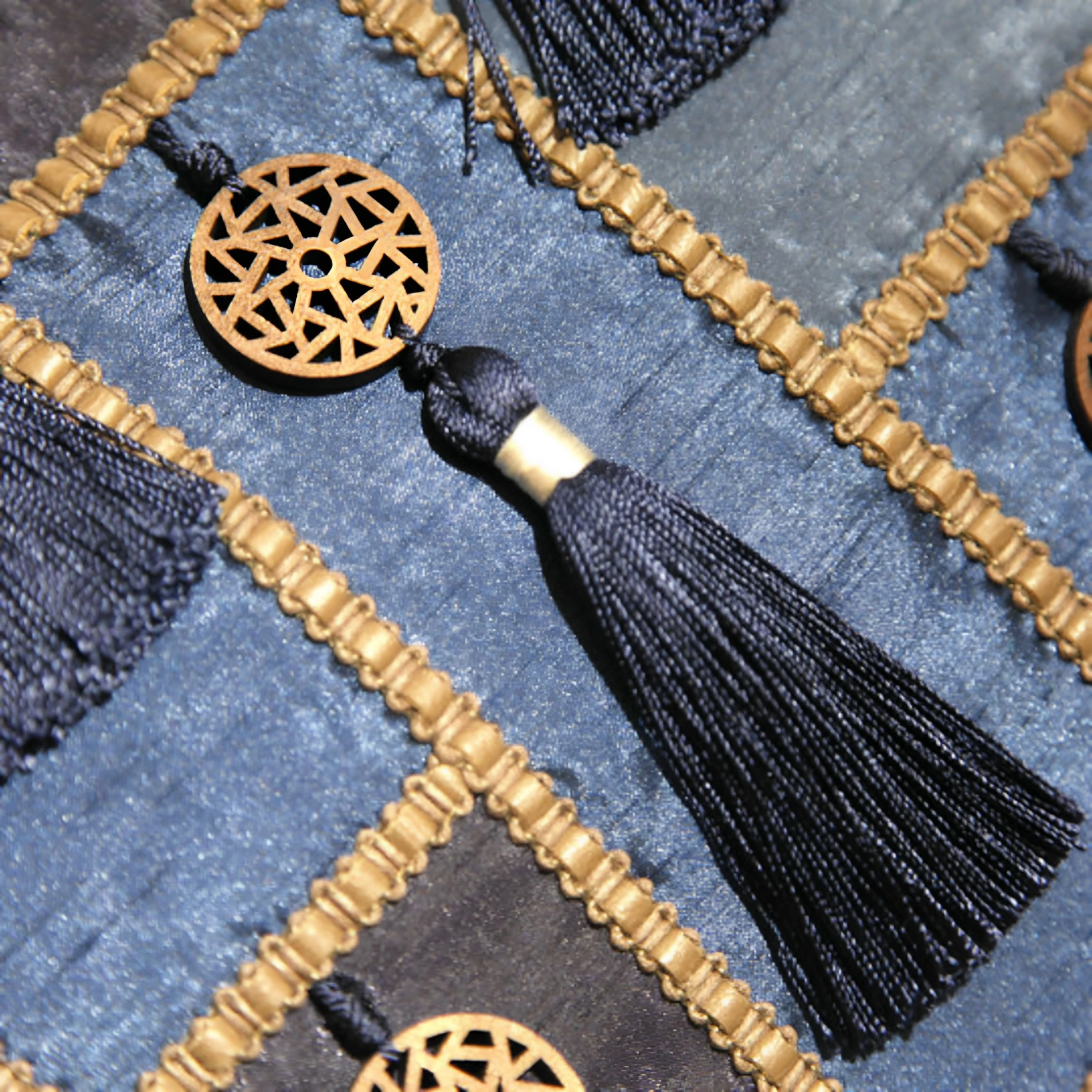 美しい刺繍のカーテン用フリンジ付き装飾小物：部屋をおしゃれにするインテリアアイテムの選定基準