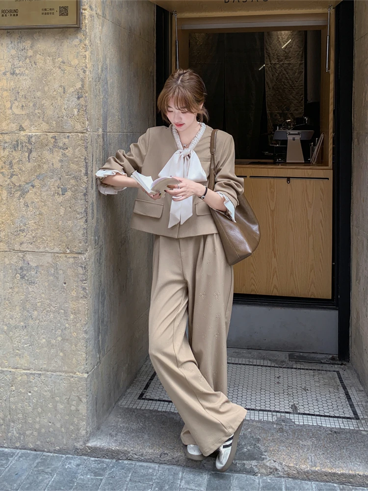 ボーダー 大人コーデはどう選ぶ？リボンデザインのジャケットとパンツが解決する3つの悩み