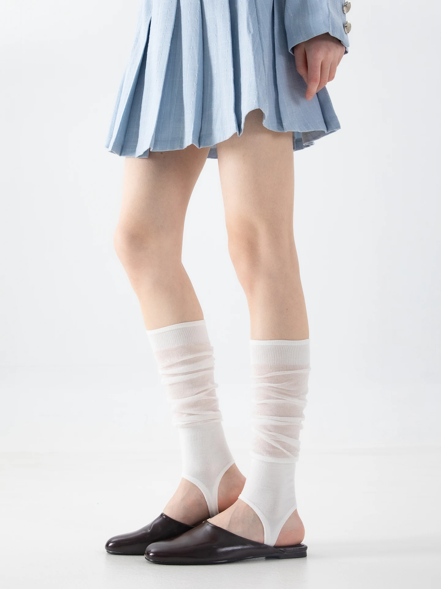ラインソックスの選び方で失敗しないコツは？春夏にぴったりの薄透けレッグウォーマーが実は最強