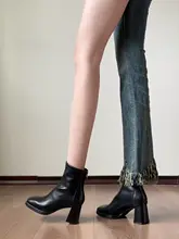 高級感ある黒のスクエアトゥバックジップハイヒールブーツ【防水・太ヒール・ショート丈】