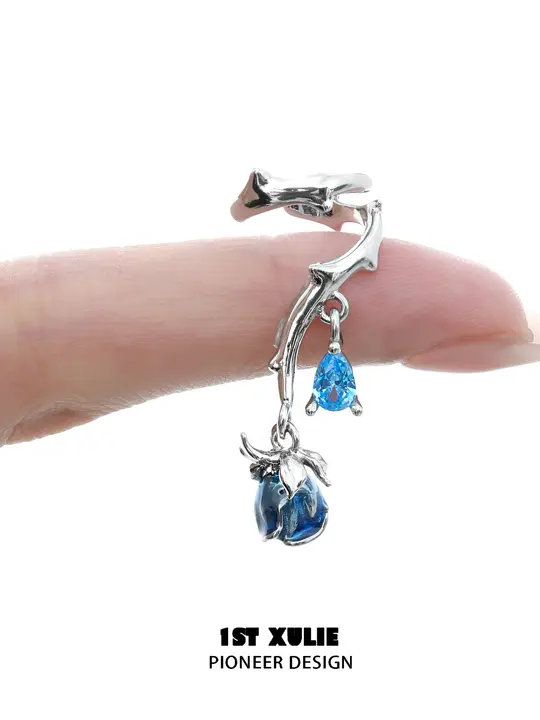 1STXULIE 禁忌のバラ 無耳穴イヤリング【オリジナルデザイン・高級感・甘美でクール】