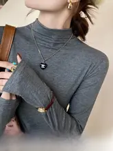 グレーのフィット感あるハイネックトップス【長袖・モーダル素材】