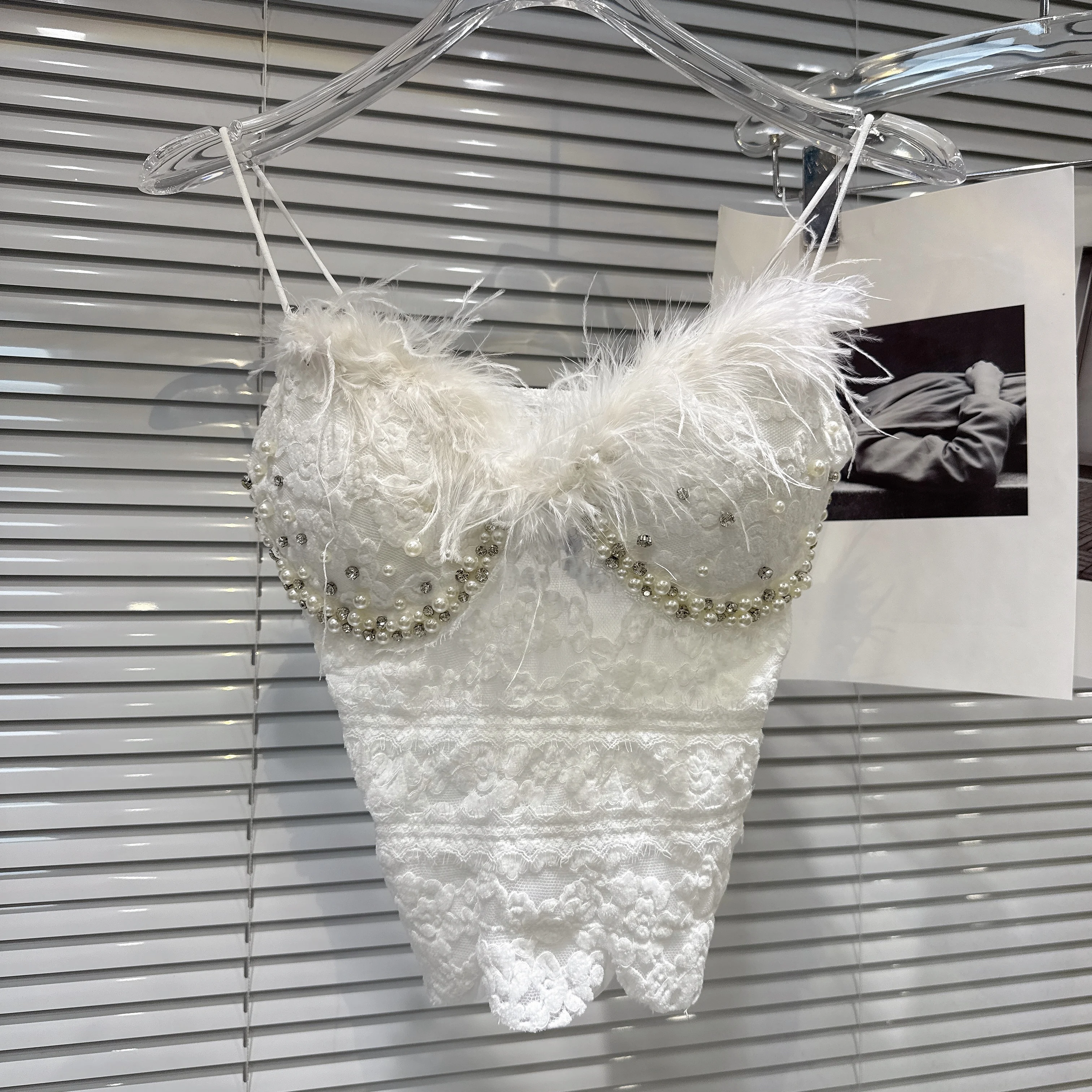 羽毛トリムビーズ付き刺繍ブラカップ キャミソール：甜美風の内搭スタイルを実現