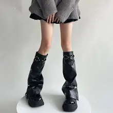 個性的なレザー脚カバー【サイドボタン付き・ストレートブーツカバー】