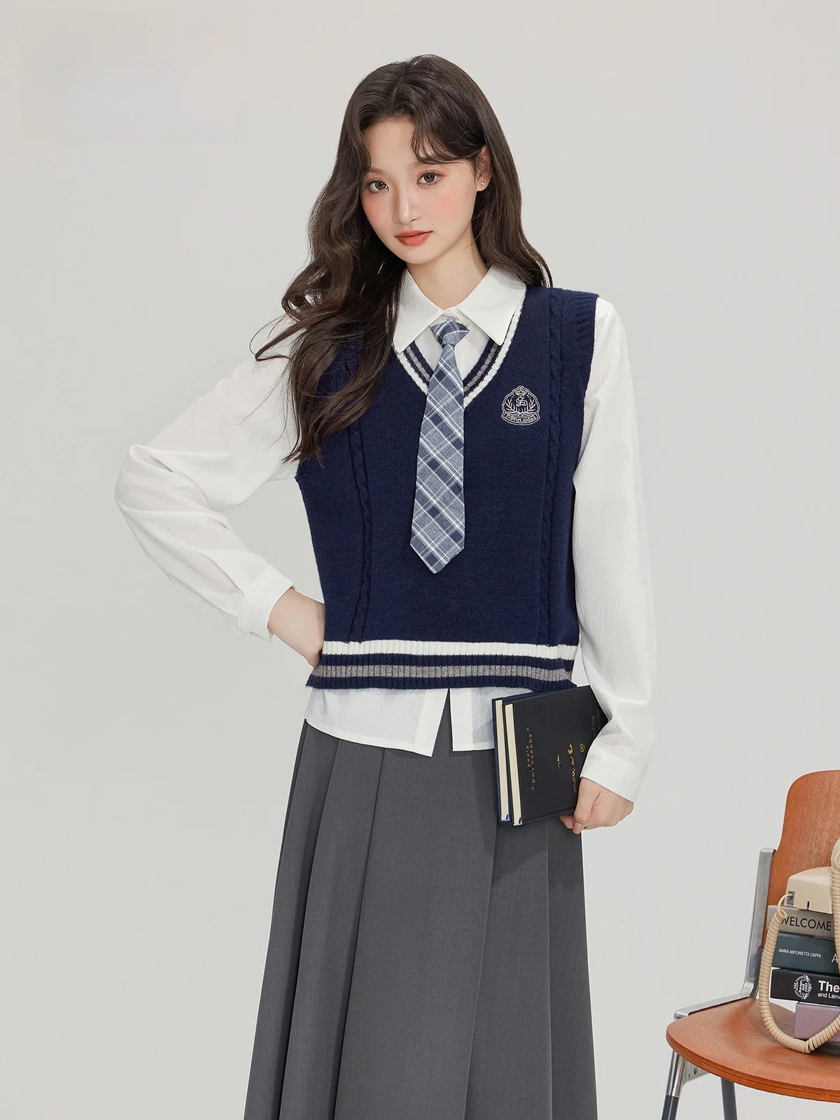 アフタヌーンティーで大学生らしく見える服装は？春の学院風コーデがベストな理由
