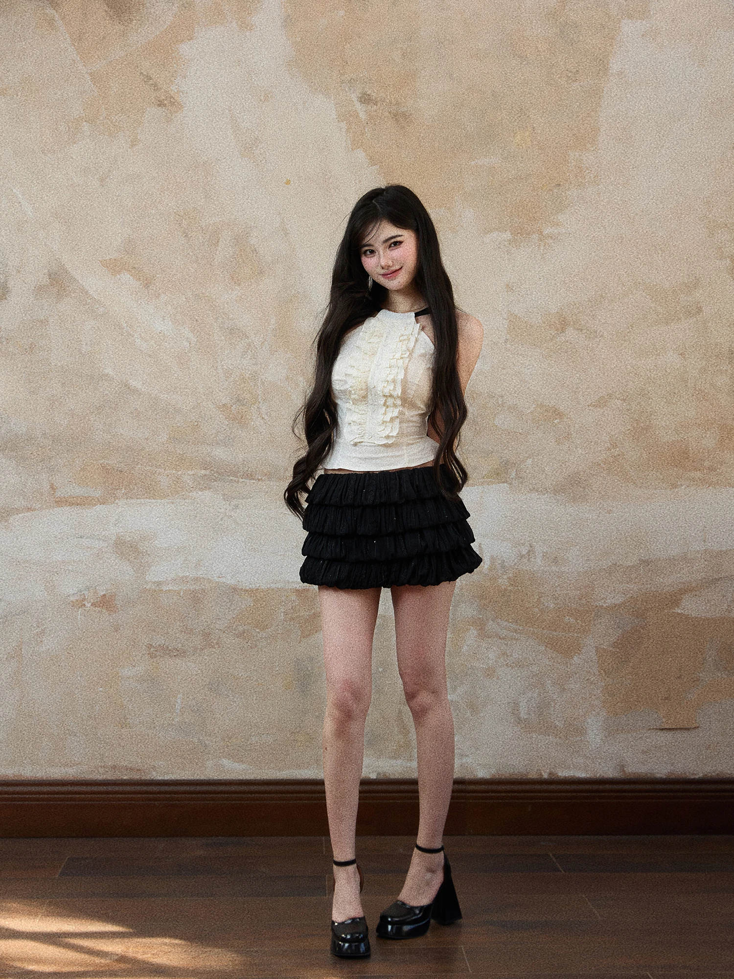パーティーにぴったり！黒のフィット感あるケーキスカートの特徴と使い方