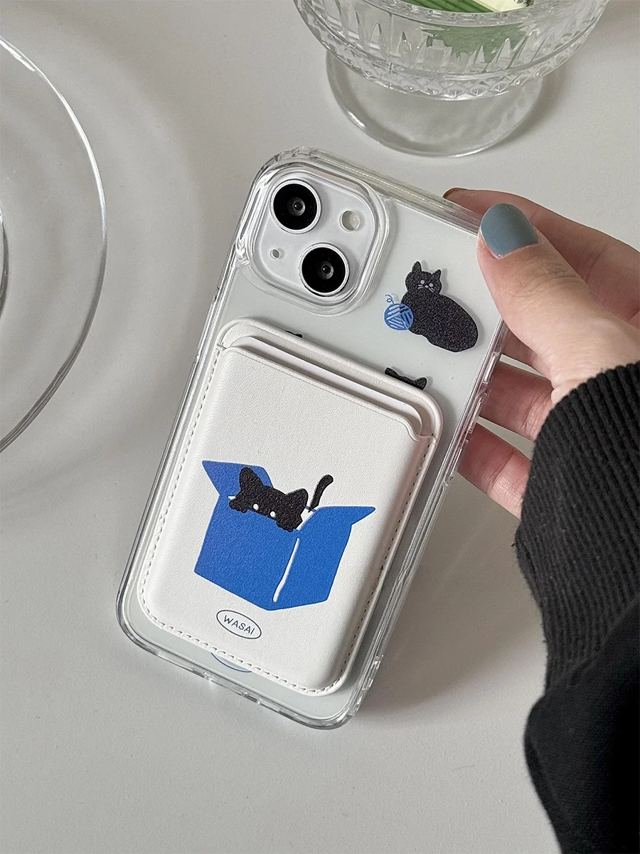 個性的黒猫イラスト磁気吸着カードケース：iPhone対応の透明アクリルケースの実用性と設計哲学