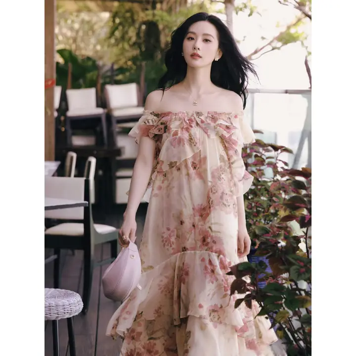 フリル付きオフショルダーフラワープリントドレス【軽やかでフェミニン・リゾートスタイル】