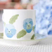 三色堇デザインのマグカップ＆ソーサーセット【景徳鎮製・手描き陶器・ギフトに最適】